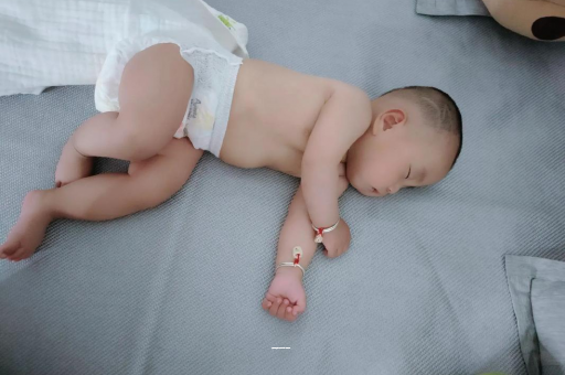 石河子四个月宝宝12斤 石河子四个月宝宝12斤